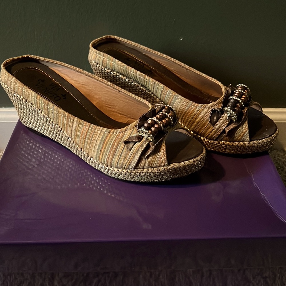 Via Veneto, Open toe wedges, size 10